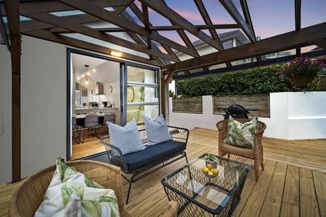 Photo of property in 1/6 Heathcote Road, Castor Bay, Auckland, 0620