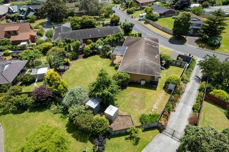 Photo of property in 5 Chilton Drive, Paraparaumu, 5032