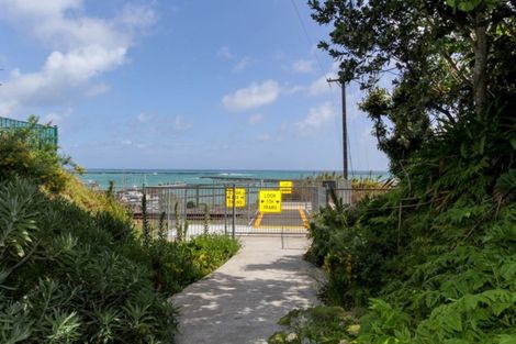 Photo of property in 1/4 Calvert Road, Moturoa, New Plymouth, 4310