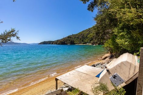 Photo of property in 2069 Queen Charlotte Drive, Ngakuta Bay, Picton, 7281
