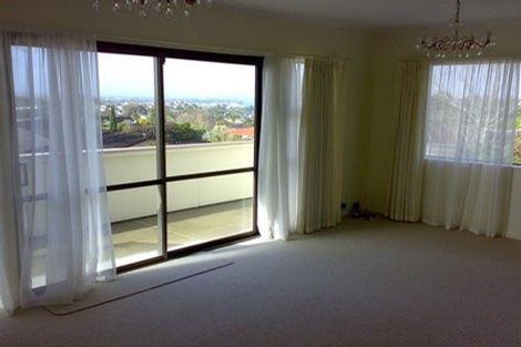 Photo of property in 2/44 Raleigh Road, Northcote, Auckland, 0627