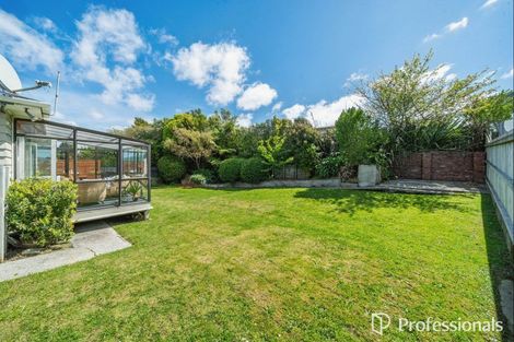 Photo of property in 18 Barberry Grove, Maungaraki, Lower Hutt, 5010
