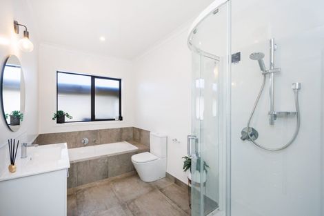 Photo of property in 29 Sardinia Grove, Fitzherbert, Palmerston North, 4410