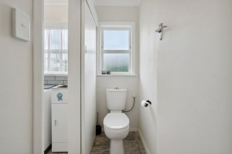 Photo of property in 2 Selwyn Street, Levin, 5510