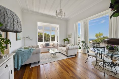 Photo of property in 18 Lighthouse Road, Bluff Hill, Napier, 4110