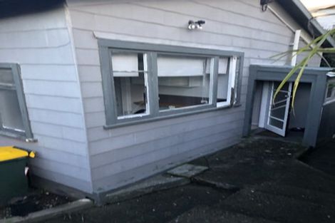 Photo of property in 56 Pioneer Road, Moturoa, New Plymouth, 4310