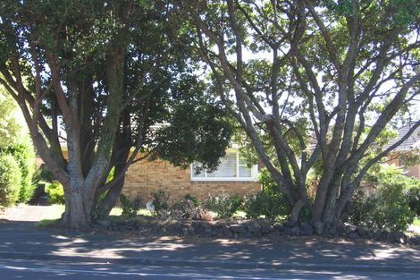 Photo of property in 1/191 Onewa Road, Birkenhead, Auckland, 0626