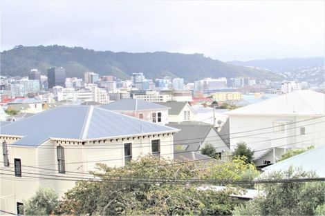 Photo of property in 9/4 Derby Street, Mount Victoria, Wellington, 6011