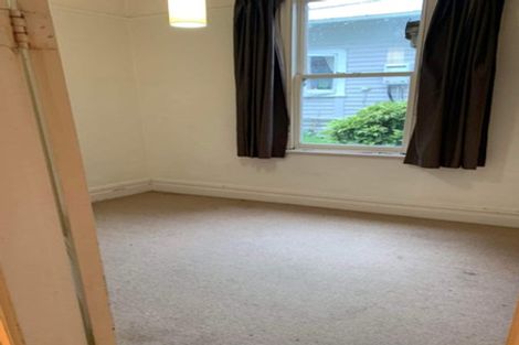 Photo of property in 2/106 Glenmore Street, Northland, Wellington, 6012