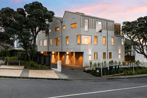 Photo of property in 2a Hauraki Road, Hauraki, Auckland, 0622