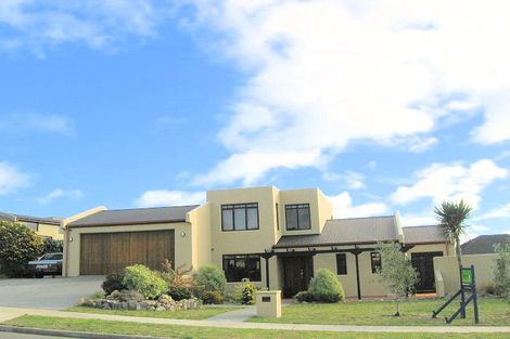 Photo of property in 14 Quadrant Heights, Paraparaumu, 5032