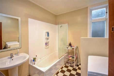 Photo of property in 40 Manor Place, Dunedin Central, Dunedin, 9016