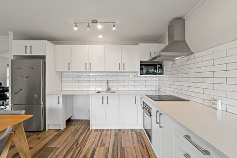 Photo of property in 3/18 Parr Terrace, Castor Bay, Auckland, 0620