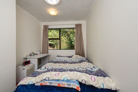 Photo of property in 42a Salford Street, Newlands, Wellington, 6037