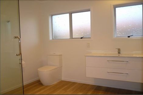 Photo of property in 2/109 Glenmore Road, Sunnyhills, Auckland, 2010