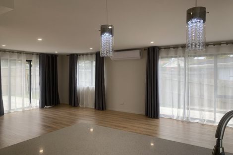 Photo of property in 98 Cardiff Road, Pakuranga, Auckland, 2010