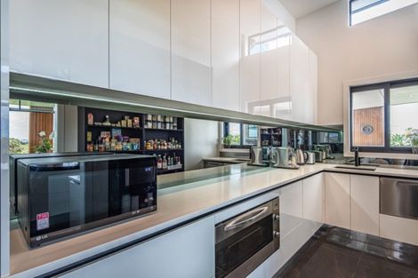 Photo of property in 14 Tuparekura Road, South Head, Helensville, 0874