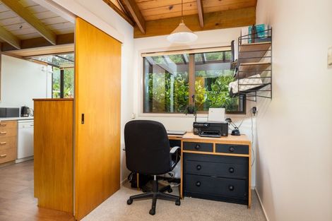 Photo of property in 20 Sequoia Grove, Merrilands, New Plymouth, 4312