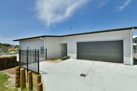 Photo of property in 35a Gledstane Road, Stanmore Bay, Whangaparaoa, 0932