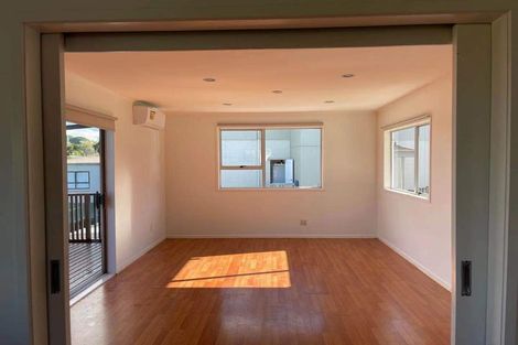 Photo of property in 10 Laurina Road, Sunnynook, Auckland, 0620