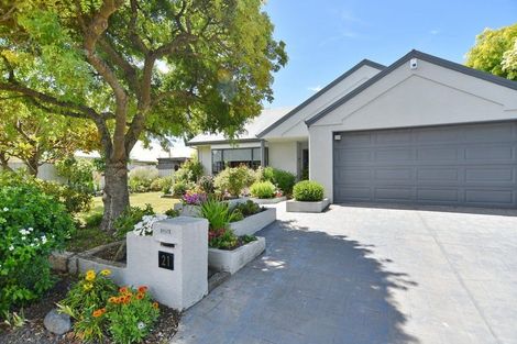 Photo of property in 21 Thornwood Place, Redwood, Christchurch, 8051
