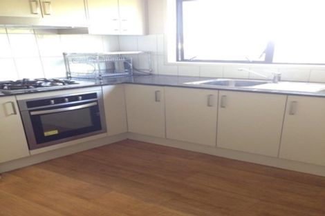 Photo of property in 121 Athena Drive, Totara Vale, Auckland, 0629