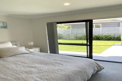 Photo of property in 17 Mooring Close, Whitby, Porirua, 5024