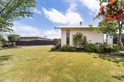 Photo of property in 27 Hillcrest Drive, Kelvin Grove, Palmerston North, 4414