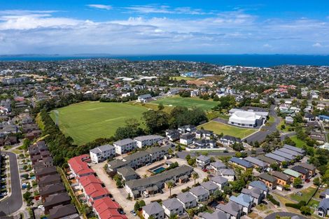 Photo of property in 8/22 Northcross Drive, Oteha, Auckland, 0632