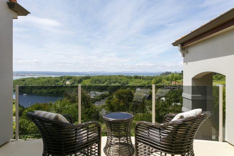 Photo of property in 27 Te Urunga Place, Acacia Bay, Taupo, 3330