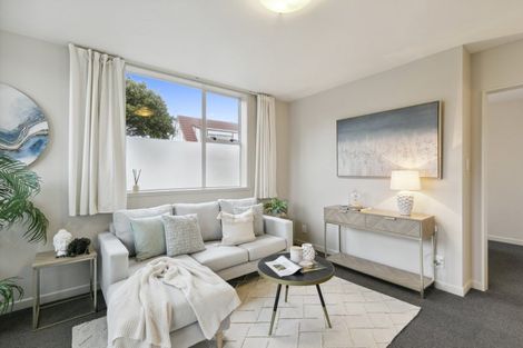 Photo of property in 3/127 Queens Drive, Lyall Bay, Wellington, 6022