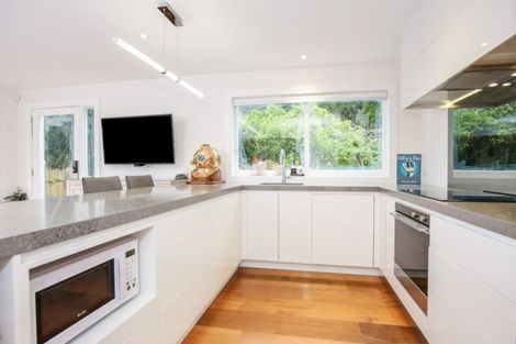 Photo of property in 91 Otitori Bay Road, Titirangi, Auckland, 0604