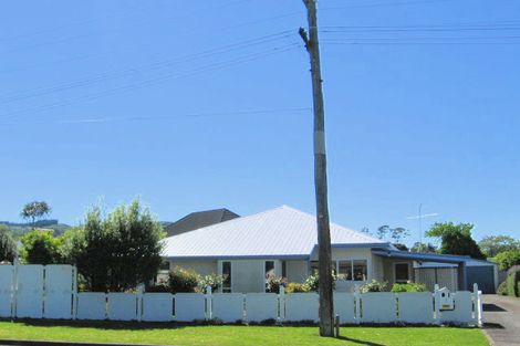 Photo of property in 1 Charles Street, Riverdale, Gisborne, 4010