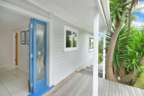 Photo of property in 584 Beach Road, Rothesay Bay, Auckland, 0630