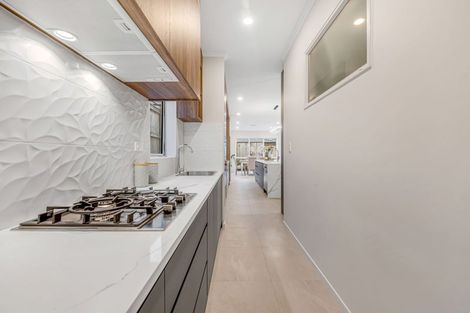 Photo of property in 18 Bushfield Drive, Flat Bush, Auckland, 2019