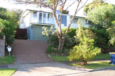 Photo of property in 7 Walnut Lane, Browns Bay, Auckland, 0630