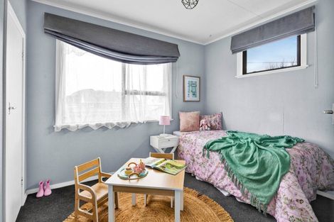 Photo of property in 14 Karaka Street, Merrilands, New Plymouth, 4312