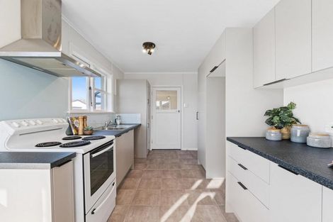 Photo of property in 102 Carisbrooke Street, Aranui, Christchurch, 8061