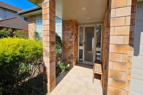 Photo of property in 4 Oswald Close, Flat Bush, Auckland, 2016