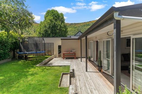 Photo of property in 15 Shanahan Lane, Arrowtown, 9302