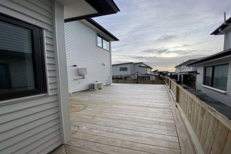 Photo of property in 15 Craigs Way, Hobsonville, Auckland, 0616