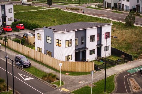 Photo of property in 2 Lumbarda Drive, Kumeu, 0810