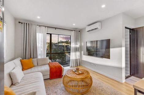 Photo of property in 24 Lumbarda Drive, Kumeu, 0810