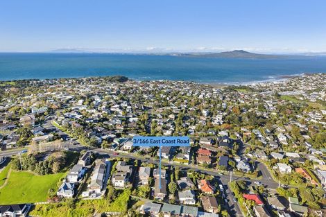 Photo of property in 3/166 East Coast Road, Forrest Hill, Auckland, 0620