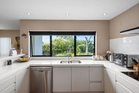 Photo of property in 11 Sandpiper Grove, Unsworth Heights, Auckland, 0632