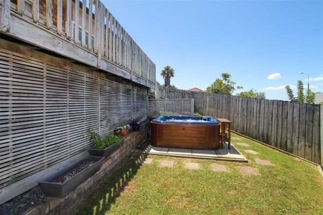 Photo of property in 22 Bluebird Crescent, Unsworth Heights, Auckland, 0632