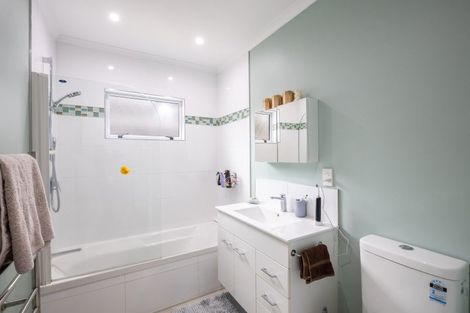 Photo of property in 8 York Crescent, Westown, New Plymouth, 4310