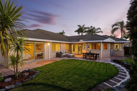 Photo of property in 179 Lakeside Drive, Orewa, 0931