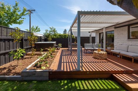 Photo of property in 2/97 Weston Road, St Albans, Christchurch, 8052