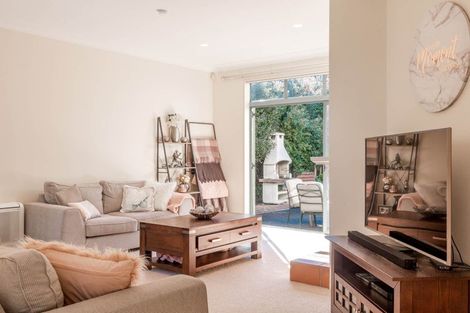 Photo of property in 19 Gilberd Place, Torbay, Auckland, 0630